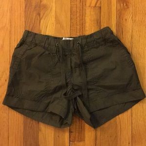Cute shorts! Never worn 💚